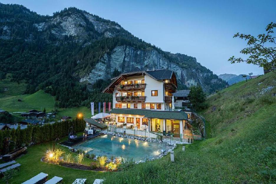 Naturhotel Huettenwirt Im Grossarltal Hüttschlag Exteriör bild